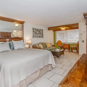 Zimmer mit Kingsize-Bett